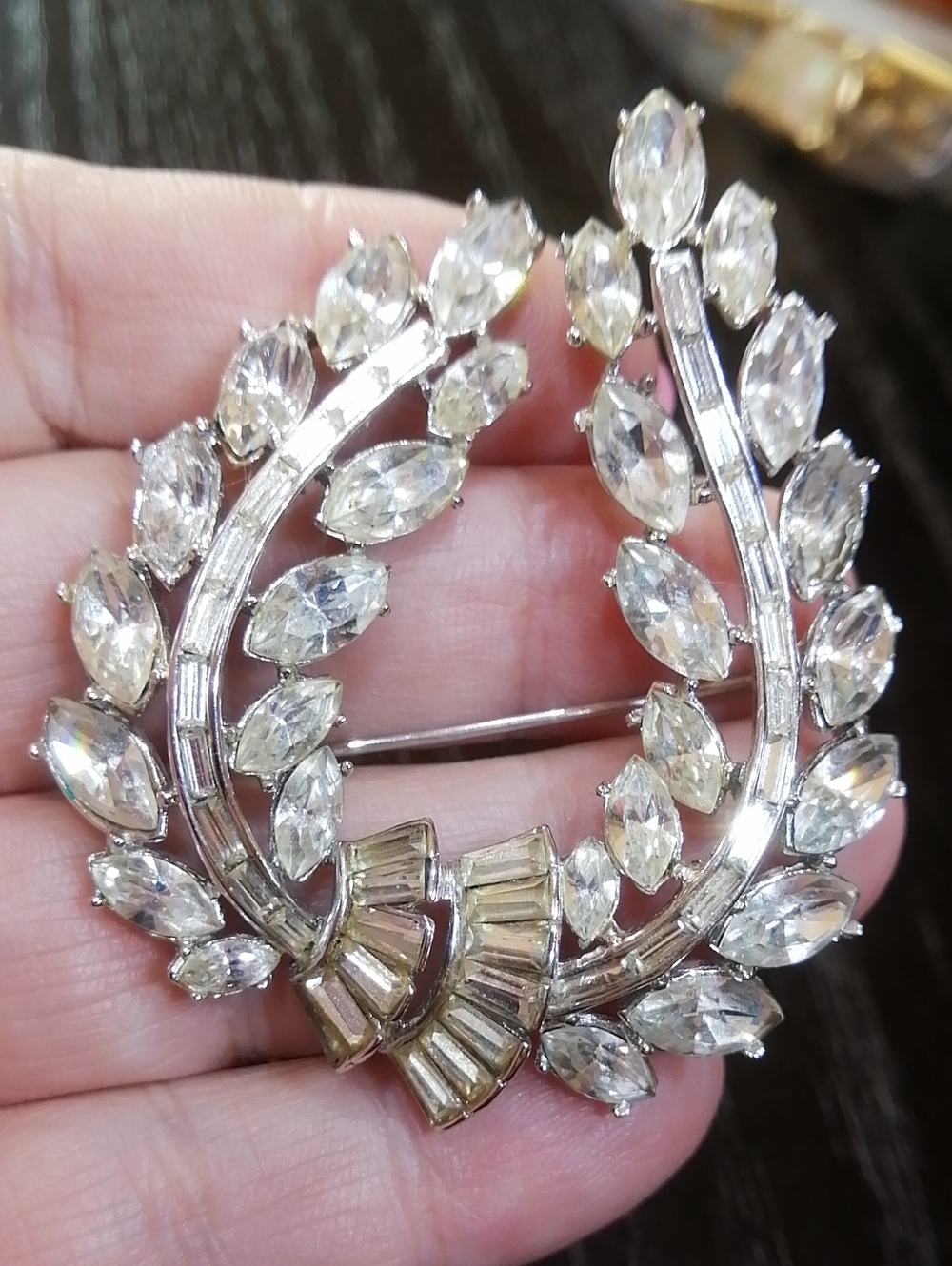 Crown Trifari Wreath Crystal Leaves Vintage Brooch